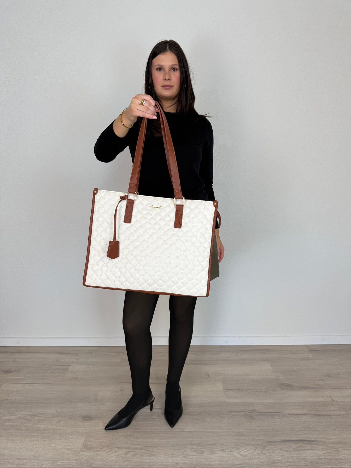 LOVEVOOK_MADDIE LAPTOP COOLER BAG QUILTED VANILLA/TAN _ MADDIE LAPTOP COOLER BAG QUILTED VANILLA/TAN _ Ebony Boutique NZ