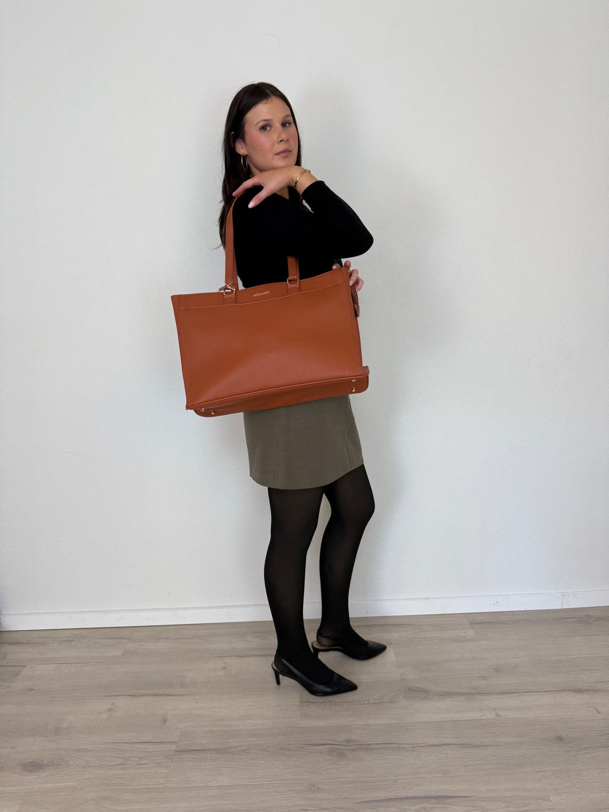 LOVEVOOK_PASADENA LAPTOP BAG TAN _ PASADENA LAPTOP BAG TAN _ Ebony Boutique NZ