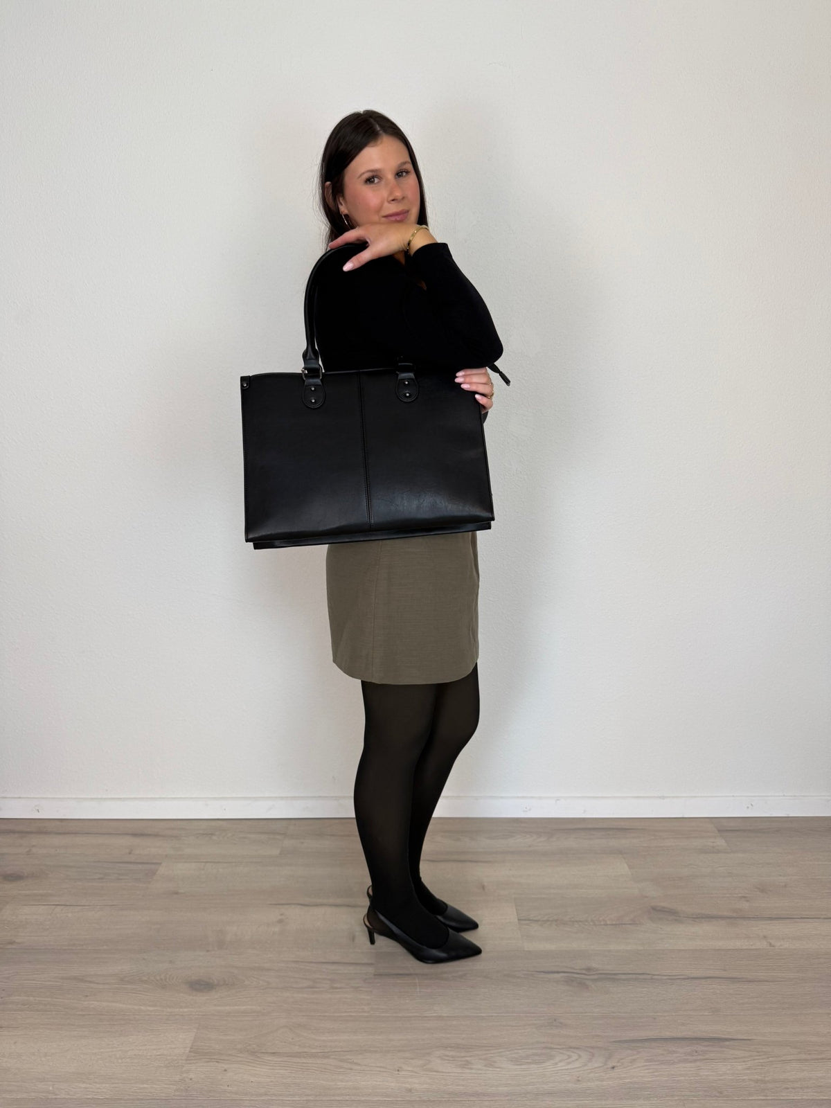 LOVEVOOK_RILEY LAPTOP BAG BLACK _ RILEY LAPTOP BAG BLACK _ Ebony Boutique NZ