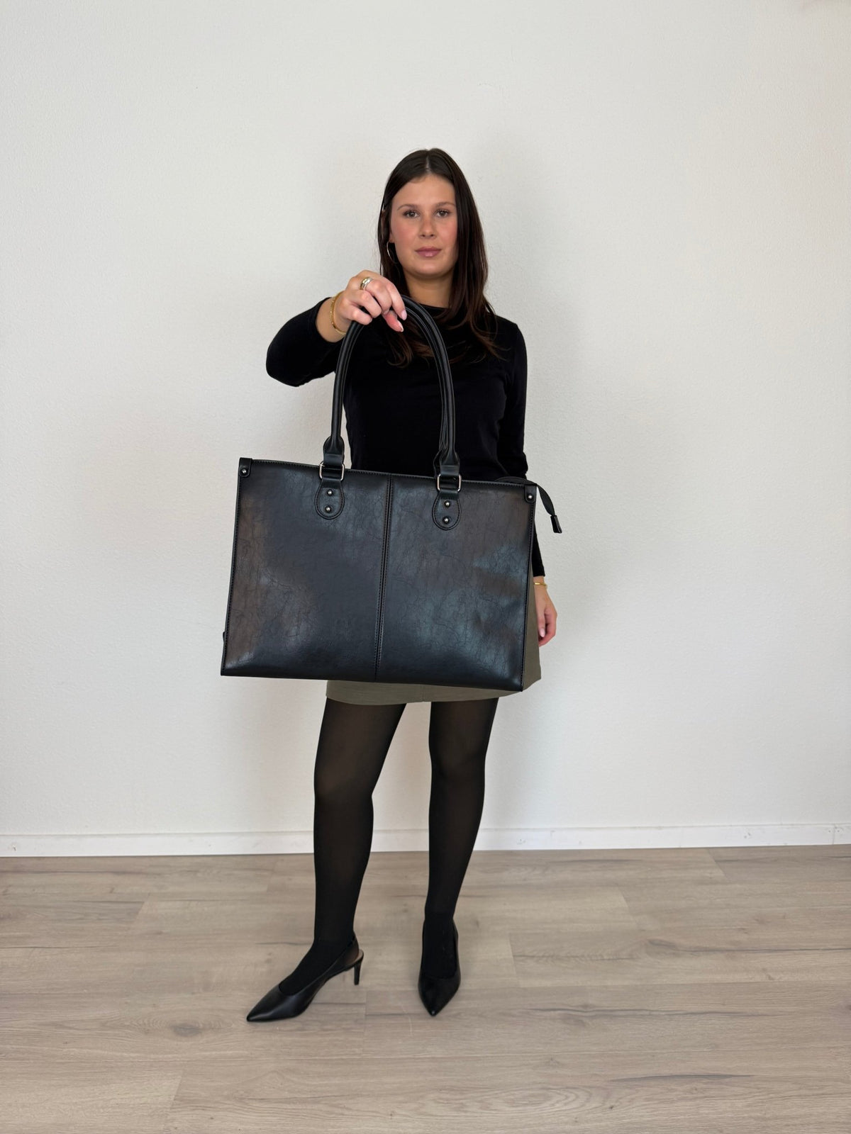 LOVEVOOK_RILEY LAPTOP BAG BLACK _ RILEY LAPTOP BAG BLACK _ Ebony Boutique NZ