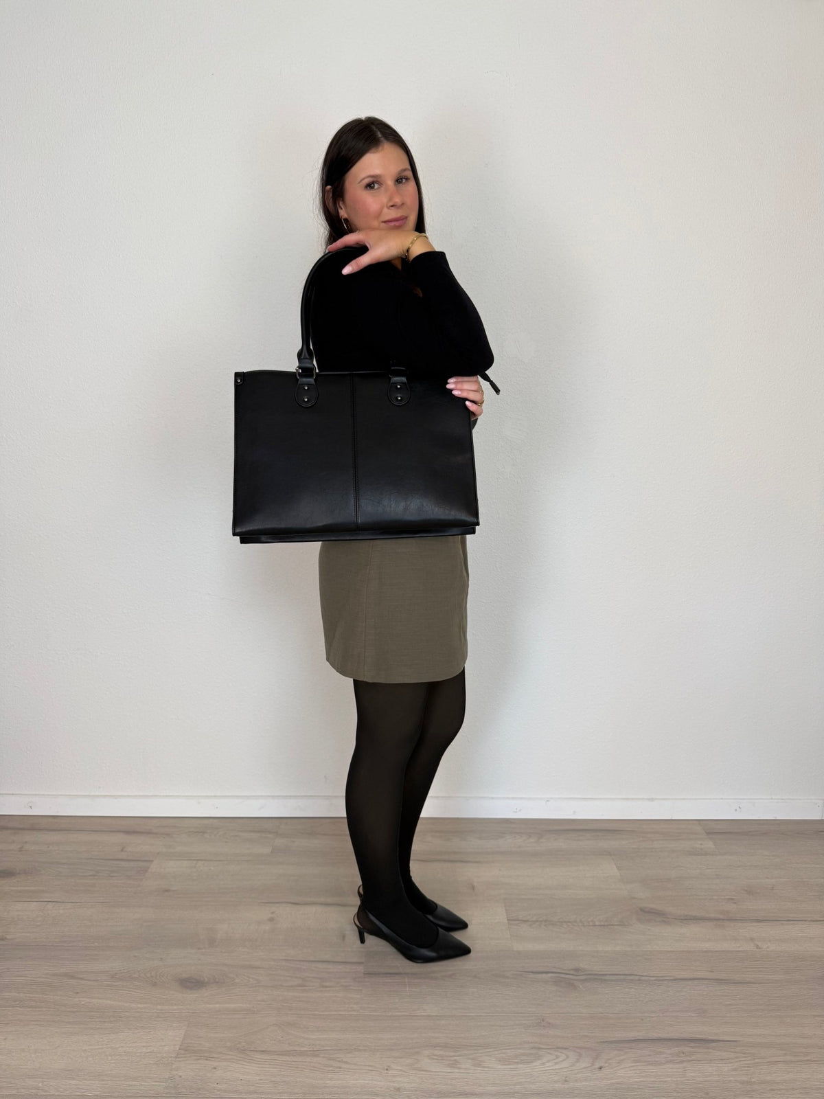 LOVEVOOK_RILEY LAPTOP BAG BLACK _ RILEY LAPTOP BAG BLACK _ Ebony Boutique NZ