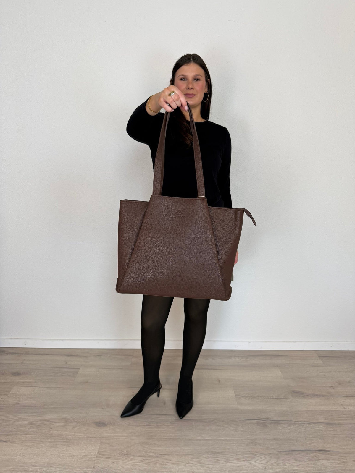 LOVEVOOK_SOPHIA LAPTOP BAG CHOCOLATE _ SOPHIA LAPTOP BAG CHOCOLATE _ Ebony Boutique NZ