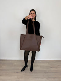 LOVEVOOK_SOPHIA LAPTOP BAG CHOCOLATE _ SOPHIA LAPTOP BAG CHOCOLATE _ Ebony Boutique NZ
