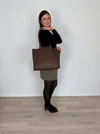 LOVEVOOK_SOPHIA LAPTOP BAG CHOCOLATE _ SOPHIA LAPTOP BAG CHOCOLATE _ Ebony Boutique NZ