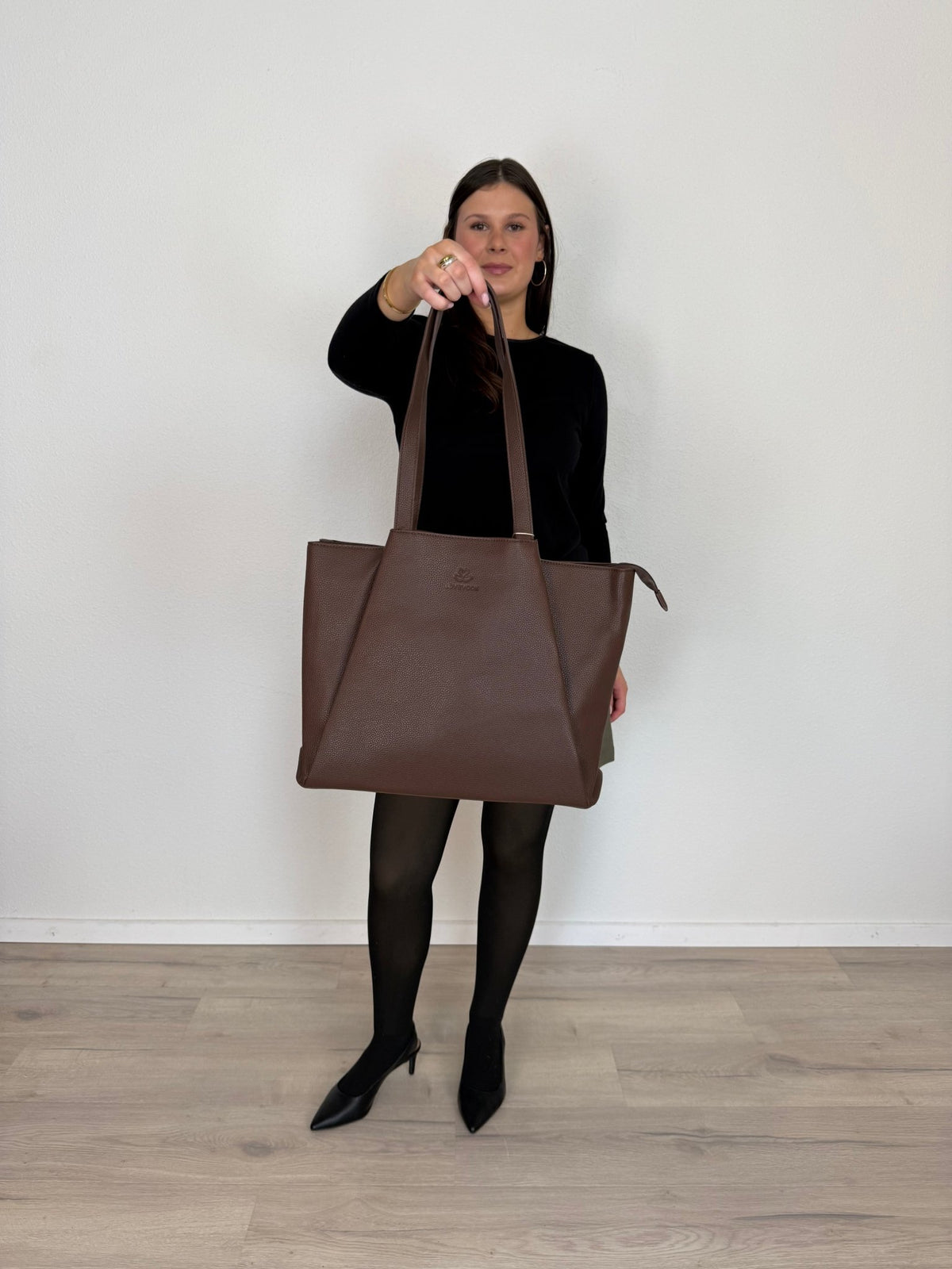 LOVEVOOK_SOPHIA LAPTOP BAG CHOCOLATE _ SOPHIA LAPTOP BAG CHOCOLATE _ Ebony Boutique NZ