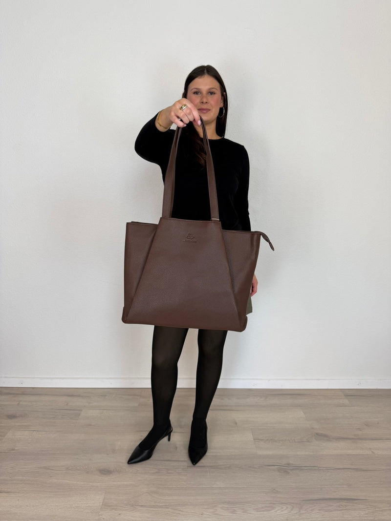 LOVEVOOK_SOPHIA LAPTOP BAG CHOCOLATE _ SOPHIA LAPTOP BAG CHOCOLATE _ Ebony Boutique NZ