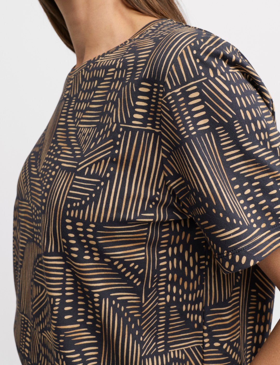 YARRA TRAIL_CENTRAL TEE _ CENTRAL TEE _ Ebony Boutique NZ