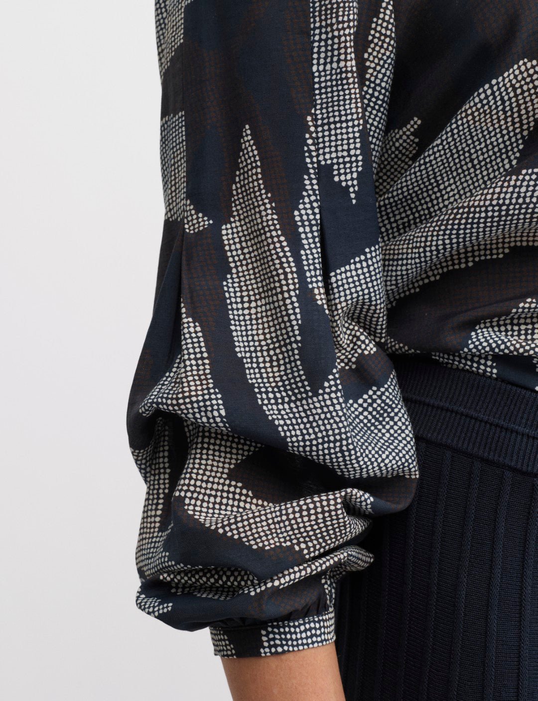 YARRA TRAIL_NAPLES BLOUSE NAVY _ NAPLES BLOUSE NAVY _ Ebony Boutique NZ