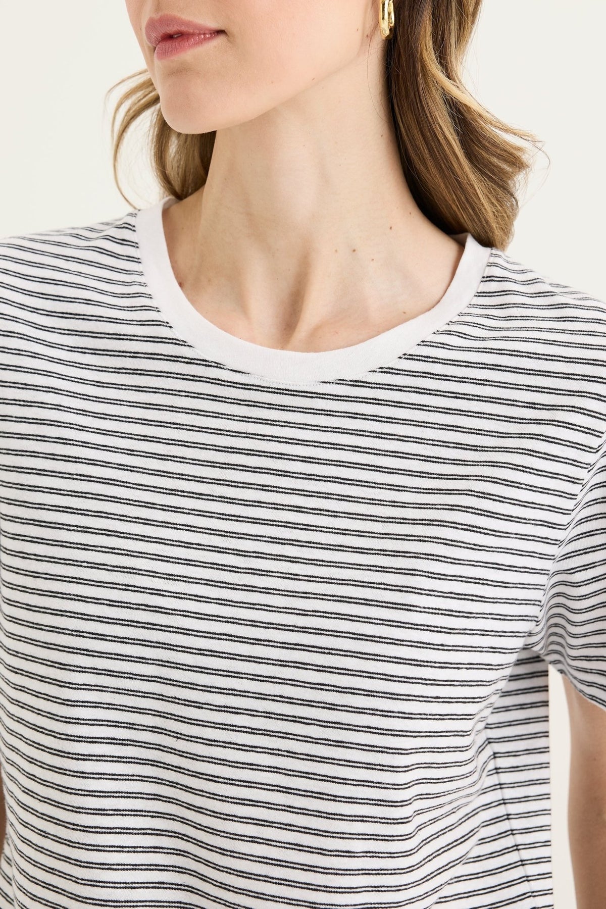 YARRA TRAIL_RIDGE TEE WHITE/BLACK _ RIDGE TEE WHITE/BLACK _ Ebony Boutique NZ