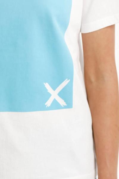 HOME-LEE_CHRIS TEE WHITE WITH SKY BLUE FLOCKED PANEL _ _ Ebony Boutique NZ
