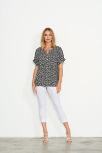 HOLMES AND FALLON_FLORAL PRINT BLOUSE WITH ELASTIC CUFF TRIM _ FLORAL PRINT BLOUSE WITH ELASTIC CUFF TRIM _ Ebony Boutique NZ