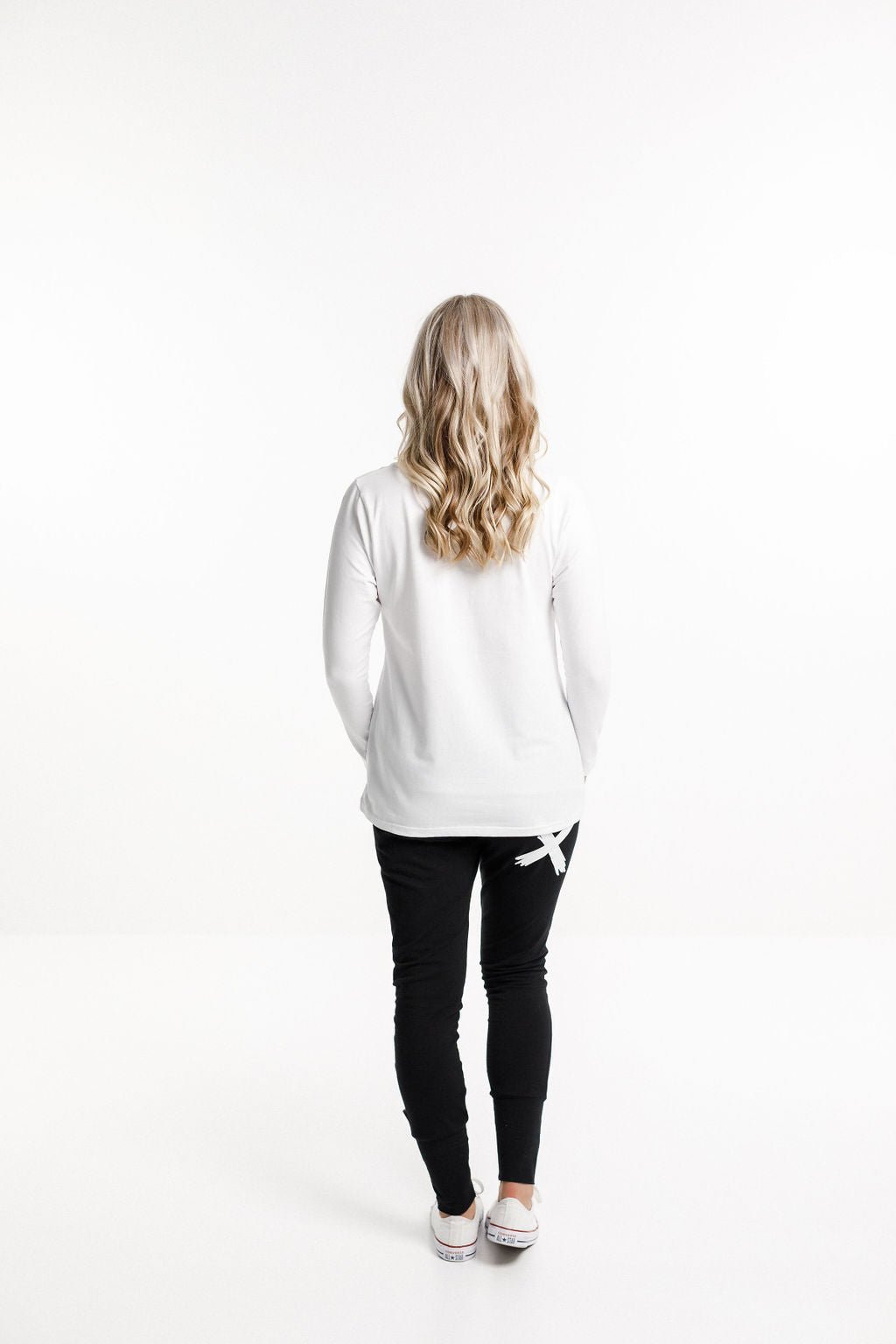 HOME LEE_TAYLOR TEE LONG SLEEVE WHITE _ TAYLOR TEE LONG SLEEVE WHITE _ Ebony Boutique NZ