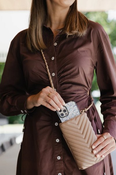 LOUENHIDE_VERA PHONE CROSSBODY BAG QUILTED COFFEE _ VERA PHONE CROSSBODY BAG QUILTED COFFEE _ Ebony Boutique NZ
