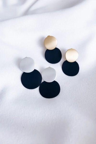 WILLOW COLLECTIVE_ROUND EARRINGS GOLD BLACK _ _ Ebony Boutique NZ
